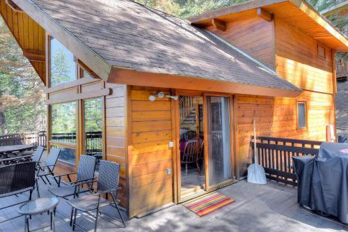 Treetops Cabin - image 7