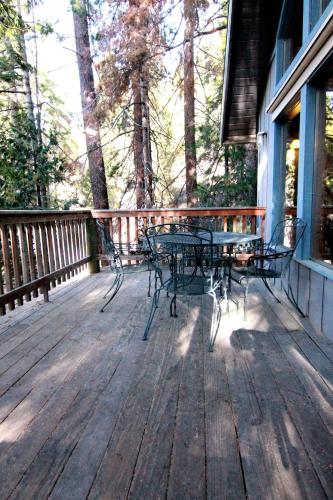 Tree House Lodge detail