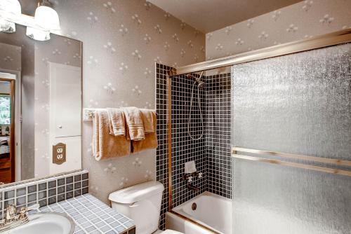 Trout Creek Lodge - 3BR/2BA Home - image 24