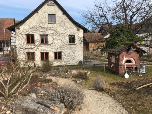 Ferienhaus mit Naturgarten in Dachsen