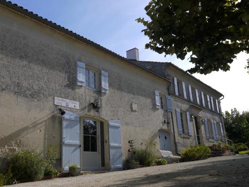 Chambres d'Hôtes - Les Bujours - Chambre d'hôtes - Saint-Georges-des-Coteaux