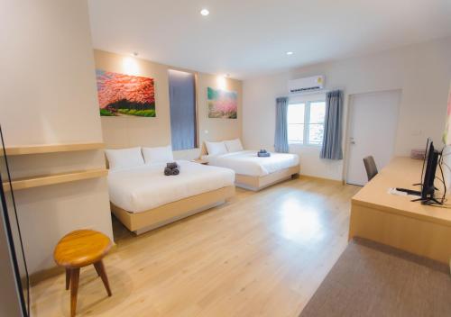2 double beds
