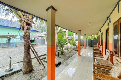 Restaurant, Ekas Beach Guesthouse Mitra RedDoorz in Tanjung Ringgit