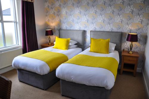 2 twin beds