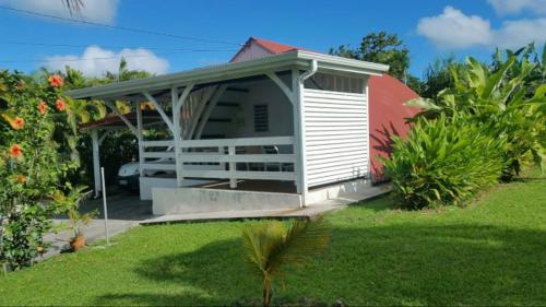 Bungalow d'une chambre avec jardin clos et wifi a Fort de france - Location saisonnière - Fort-de-France