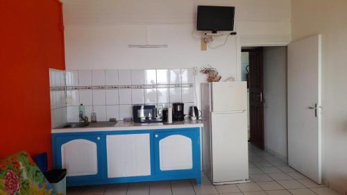 cuisine, Studio avec vue sur la mer à Capesterre 25 m² 1 chambre (Studio avec vue sur la mer a Capesterre 25 m² 1 chambre) in Capesterre-de-Marie-Galante