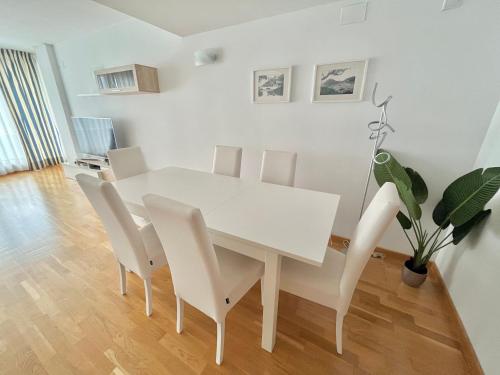 Ancora Frontbeach Luxury Apartment 5
