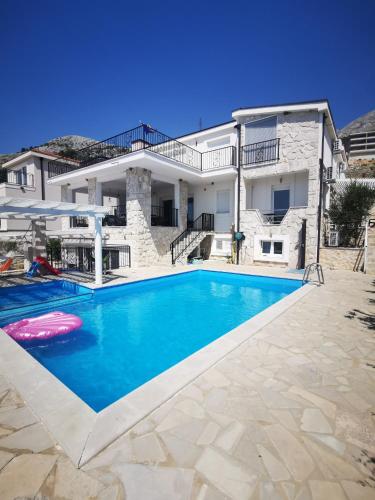 Villa Bosna Near Dubrovnik very beautiful Villa entirely privatized swimming pool, jacuzzi, sauna, billiard, ping-pong