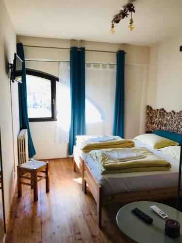 1 queen bed