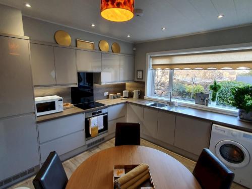 Pass the Keys Bungalow next to Balgay Park, West End of Dundee gîte à louer Angus Transmitting Station