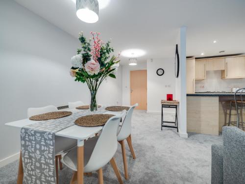 Pass the Keys Spacious Manchester Apartment with Parking, Manchester (photo 8)