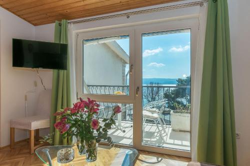 One-Bedroom Apartment with Sea View image 10