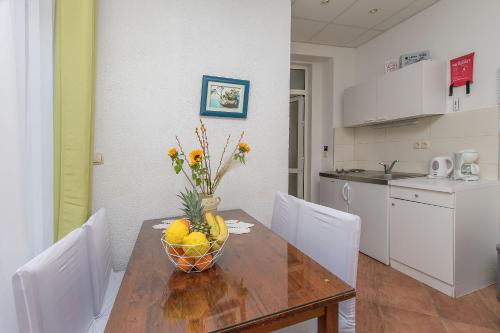 One-Bedroom Apartment with Terrace image 3