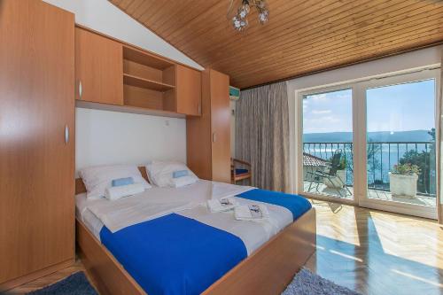 One-Bedroom Apartment with Balcony image 10