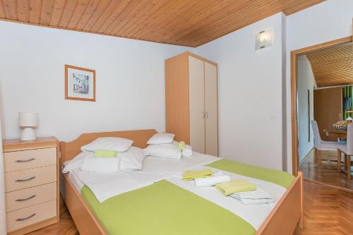 One-Bedroom Apartment with Sea View image 9