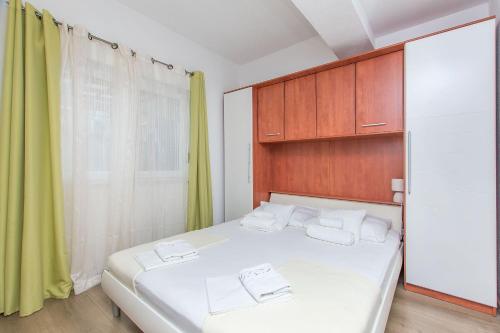 One-Bedroom Apartment with Terrace image 6