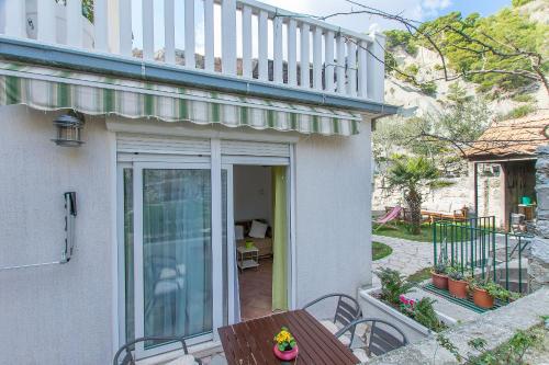 One-Bedroom Apartment with Terrace image 7