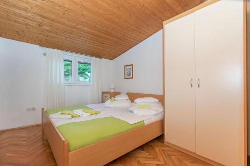 One-Bedroom Apartment with Sea View image 8