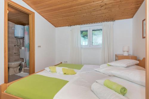 One-Bedroom Apartment with Sea View image 7