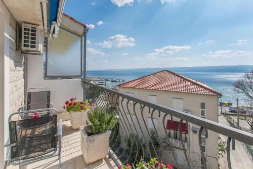 One-Bedroom Apartment with Balcony image 1