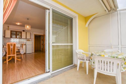 One-Bedroom Apartment image 10