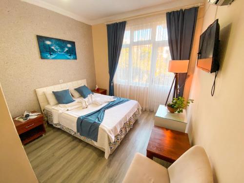 CityHub - Hostel Room Type - Family Room with Balcony