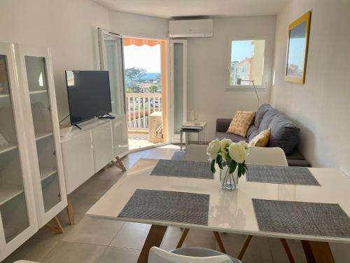Apartment Newly Renovated Aircond-wifi-pool-sea View-150m to Beaches- Saint Aygulf - Location saisonnière - Fréjus