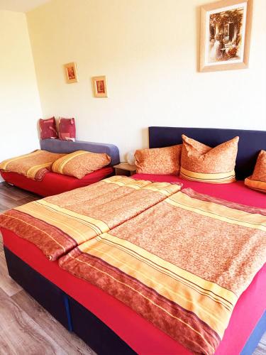 1 king bed, 1 sofa bed