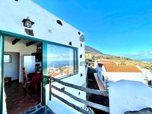 Apartment in a rural house, wonderful ocean view in El Hierro