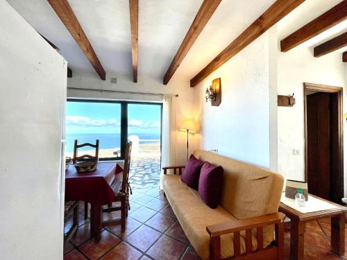 Apartment in a rural house, wonderful ocean view in El Hierro