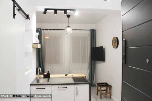 Black & White - News Apartment, Bukurešť