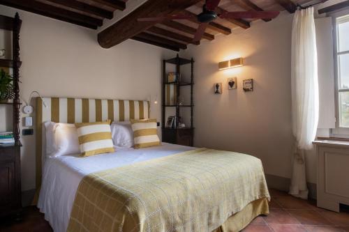 1 king bed, 2 twin beds