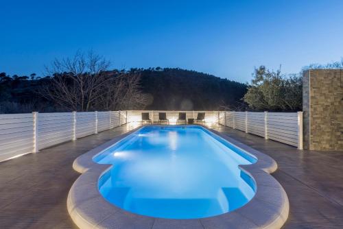 Villa Arbareto with heated swimming pool