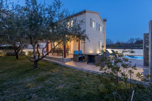 Villa Arbareto with heated swimming pool