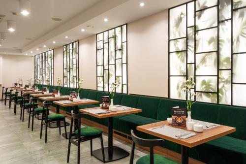 Ascot Premium Hotel - image 9