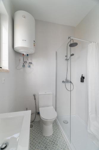 Casa Boma Lisboa - Sunny Apartment with Private Balcony and Panoramic Bridge View - Ajuda I - image 9