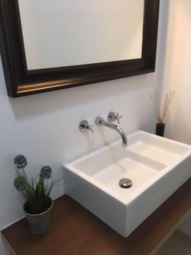 Charming Suite Private Wc & Balcony in ลูมิยาร์