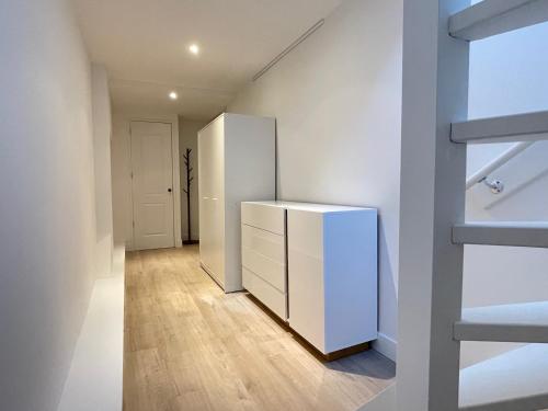  Awesome 1 Bedroom Serviced Apartment 54m2 -MNL A- in Rotterdam