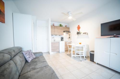 SUN7 STUDIO -FACE PLAGE- WIFI-PARKING -PISCINE - TOP PROS SERVICESConciergerieLaGrandeMotte