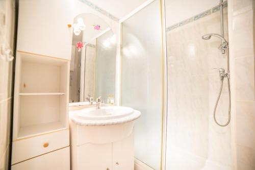 SUN7 STUDIO -FACE PLAGE- WIFI-PARKING -PISCINE - TOP PROS SERVICESConciergerieLaGrandeMotte