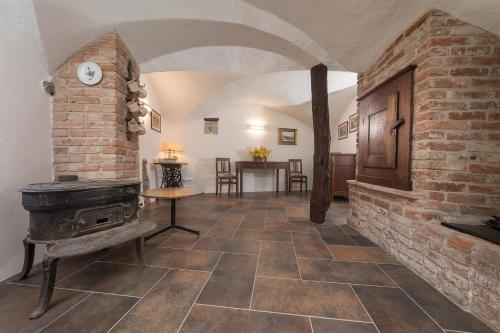Koplietošanas atpūtas telpa ar TV, Le Case di Angelina - Langhe Loft & Suites in Farigliano