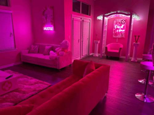 lv pink airbnb houston｜TikTok Search