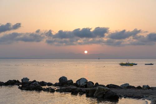 Xenos Kamara Beach