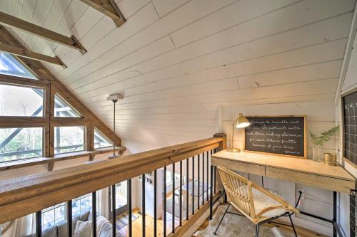 Beautiful Lake Toxaway Escape with Deck and Fire Pits! in Lake Toxaway, USA