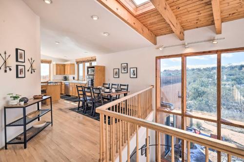 Casa al Reves Pueblo-Style House with Views! in Santa Fe, USA