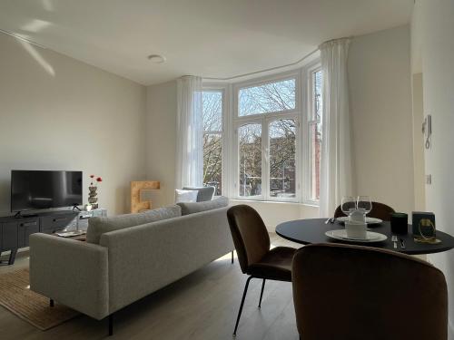  Exclusively 1 Bedroom Serviced Apartment 48m2 -MNL E-, Ferienwohnung in Rotterdam