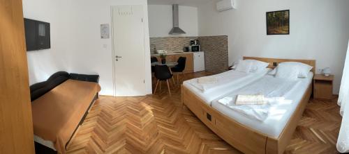 Bogoly Apartman - image 13