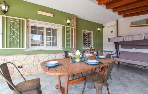 Amazing home in Altavilla Milicia with Outdoor swimming pool, WiFi and 3 Bedrooms