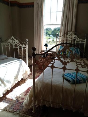 2 twin beds