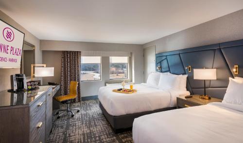 2 queen beds